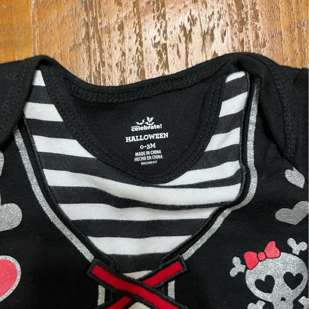 Way to Celebrate Pirate Halloween Bodysuit Costume Size 0-3 Months